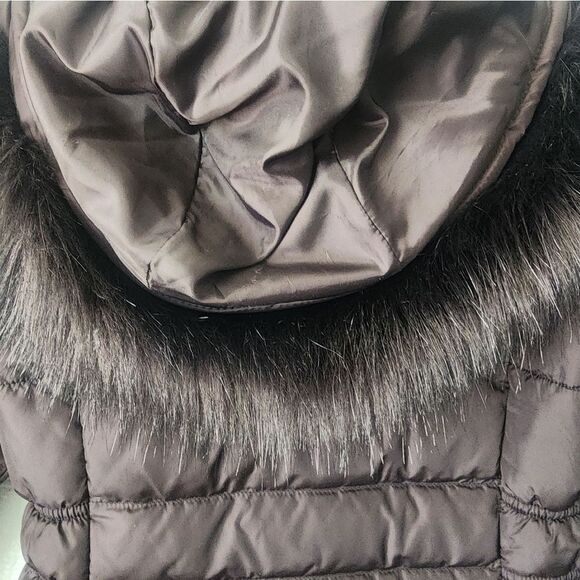 The North Face Women's Black Puffer Jacket - Picture 5 of 12